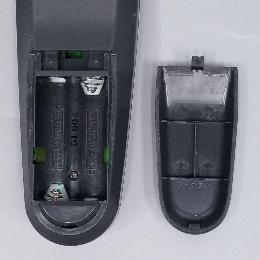 EIKI CXFK Video Projector Remote Control Tested - Picture 8 of 9